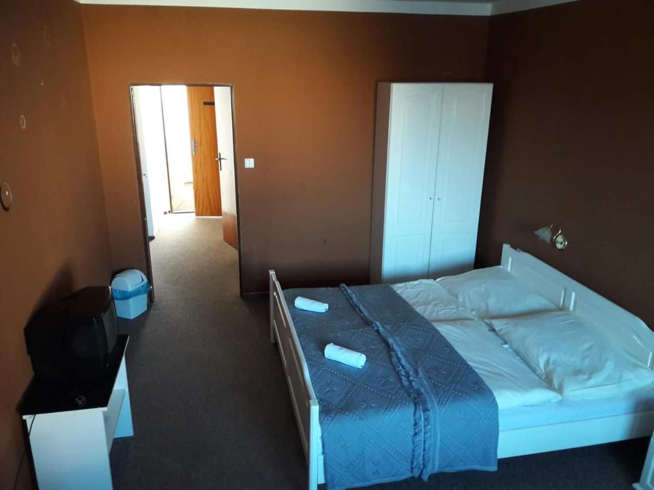 Hotel Bily Lev Rokycany Dış mekan fotoğraf